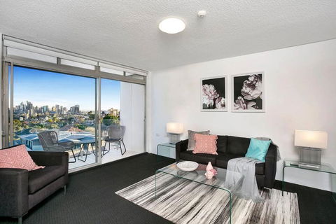 HARIS - Modern 2BR Apartment With Views - Holiday Find 0