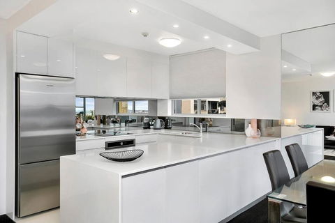 HARIS - Modern 2BR Apartment With Views - Holiday Find 1