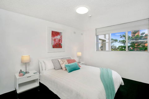 HARIS - Modern 2BR Apartment With Views - Holiday Find 2