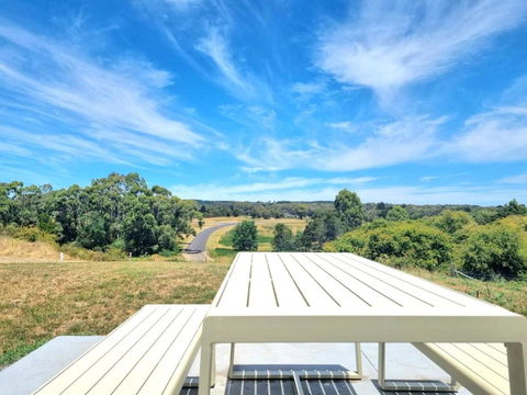 Hilltop Retreat Creswick - Holiday Find 0