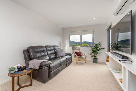 Impeccable Apt In The Heart Of Canberra - Holiday Find 3