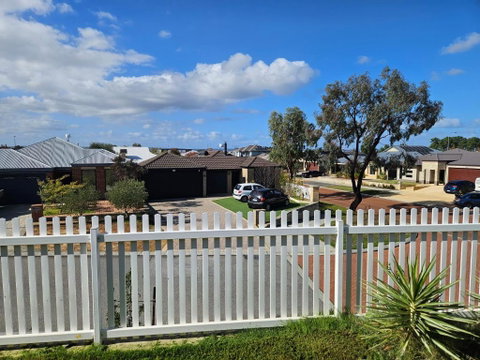 House In Ellenbrook - Holiday Find 2