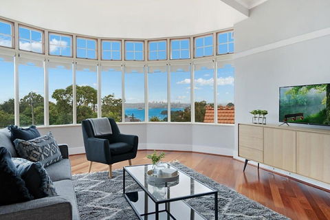 Huge Harbour View Apartment In Historic Home - Holiday Find 0