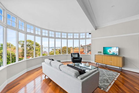 Huge Harbour View Apartment In Historic Home - Holiday Find 1