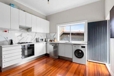 Huge Harbour View Apartment In Historic Home - Holiday Find 3
