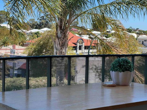 Humble & Cosy, In The Heart Of East Vic Park - Holiday Find 1