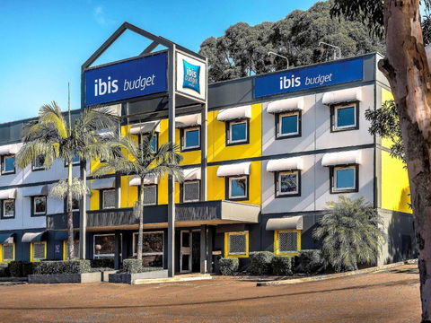 Ibis Budget - Enfield - Holiday Find 0