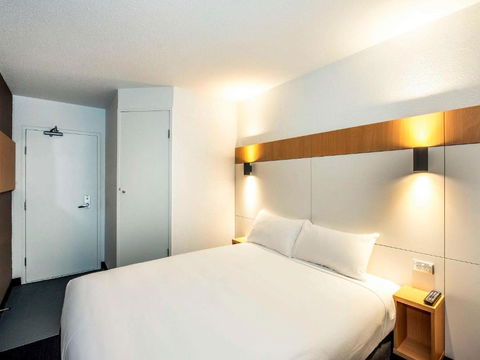 Ibis Budget - Enfield - Holiday Find 1