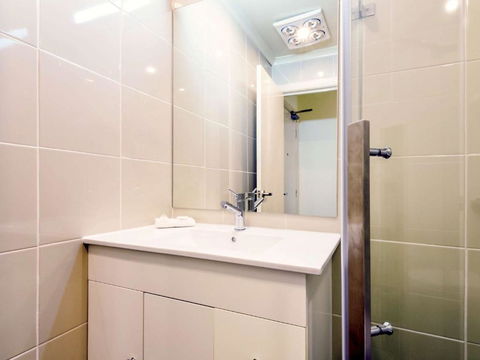 Ibis Styles Kingsgate Hotel - Holiday Find 1