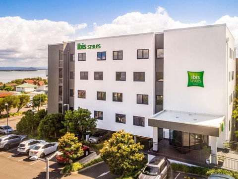 Ibis Styles The Entrance - Holiday Find 0