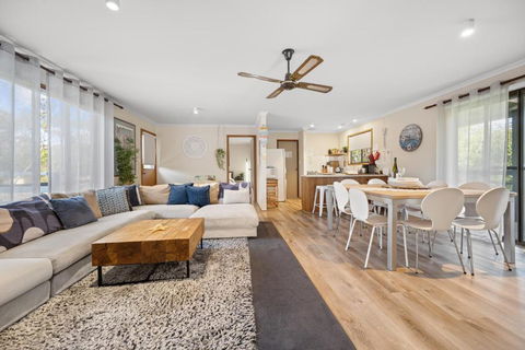INVERLOCH - 2 Separate Houses In One! - Holiday Find 2