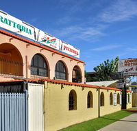 Adobe Motel - Holiday Find