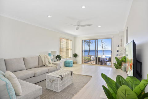 Adrift Retreat - St Georges Basin Waterfront Home - Holiday Find 1