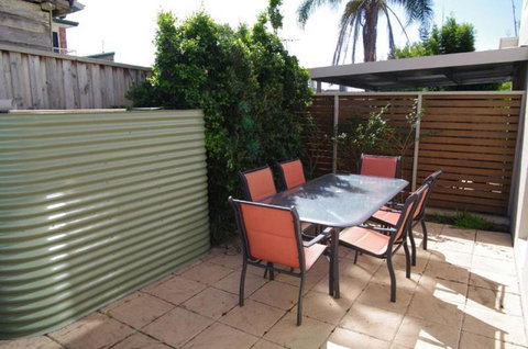 Adrift, 5B Scott Street - Holiday Find 3