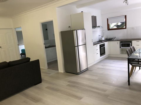 Airlie Getaway Unit 3 - Holiday Find 3