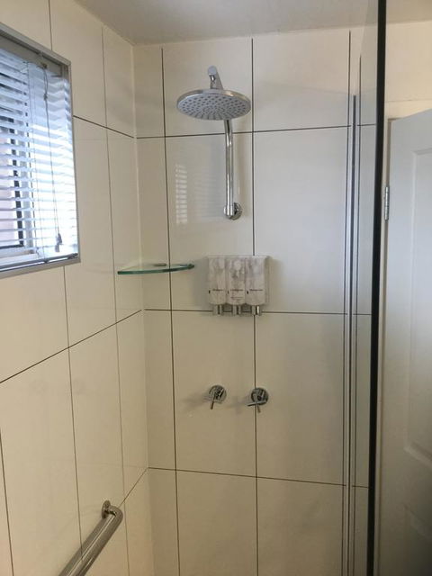 Albury Townhouse Motel - Holiday Find 3