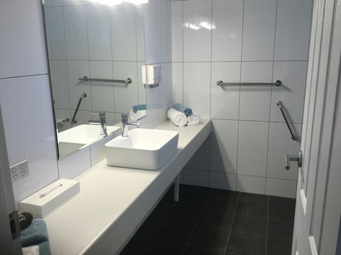 Albury Townhouse Motel - Holiday Find 1