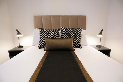 Alex Perry Hotel & Apartments - Holiday Find 0