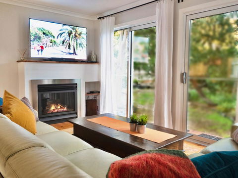 Alice's Palace, 2-minute Walk To Lifeguard Patrolled Surf Beach - Holiday Find 1