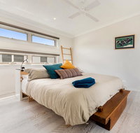 Alice's Palace 2-minute walk to lifeguard patrolled surf beach - Holiday Find