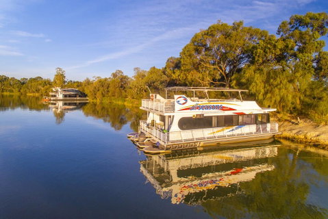 All Seasons Houseboats - Holiday Find 1