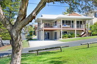 Book Bonny Hills Accommodation Vacations Holiday Find Holiday Find