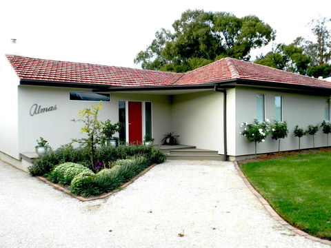 Almas Cottage - Holiday Find 1