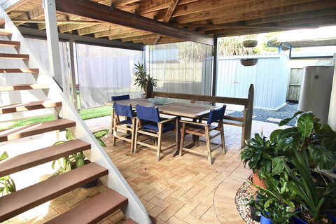 Aloha Alex Beach House Pet-friendly- 450m To The Beach - Holiday Find 1