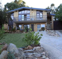 Alpine Apartment - Great location with views of Lake Jindabyne - Holiday Find