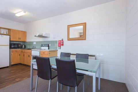 Alpine Apartment - Great Location With Views Of Lake Jindabyne - Holiday Find 3