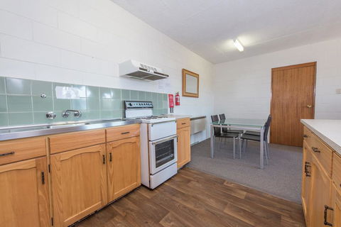 Alpine Apartment - Great Location With Views Of Lake Jindabyne - Holiday Find 2