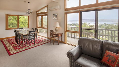 Alpine House - Views Over Lake Jindabyne And The Snowy Mountains - Holiday Find 1