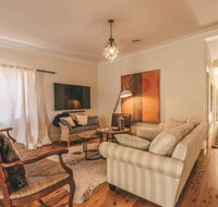 Ambrose On Byng - Central Location w/ 2 Bathroom - Holiday Find
