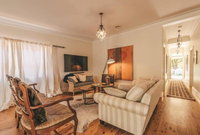 Ambrose On Byng - Central Location w/ 2 Bathroom