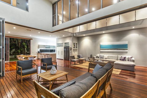 Angourie Beach House @ Corporate Boardies - Holiday Find 2