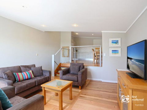 Angourie Blue 1 - Great Ocean Views - Surfing Beaches - Holiday Find 2