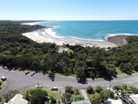 Angourie Blue 1 - Great Ocean Views - Surfing Beaches - Holiday Find 1