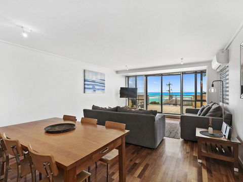 APARTMENT 12 PACIFIC APARTMENTS- Across From The Pier - Holiday Find 1