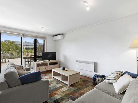 APARTMENT 23 PACIFIC APARTMENTS - Sit On The Deck And Soak In The View - Holiday Find 3