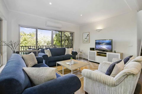 APOLLO BAY HOLIDAY HOUSE - Walk To Beach + Wifi - Holiday Find 0