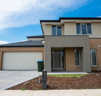 Apple House Point Cook - Holiday Find