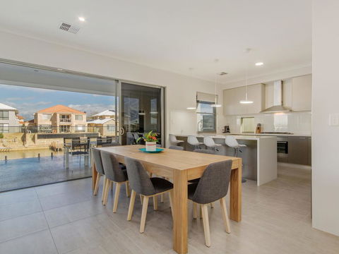 Aqua Vista - Holiday Find 3