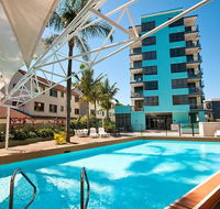 Aqualine Apartments On The Broadwater - Holiday Find
