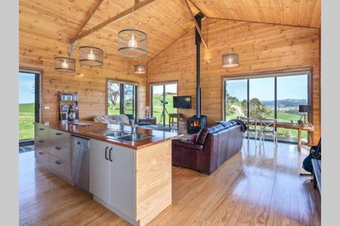 Aquila Barn - Holiday Find 0