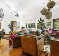 Aquila Retreat Mansion - Holiday Find