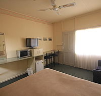 Aromet Motor Inn - Holiday Find