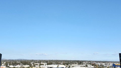 M-city Apartment - Executive Twin King Ensuites - Fully Equipped - Free Parking, Fast Wifi, Smart TV, Netflix, Complementary Drinks & Amenities - M-city Shopping Centre Clayton 3168 - Holiday Find 1