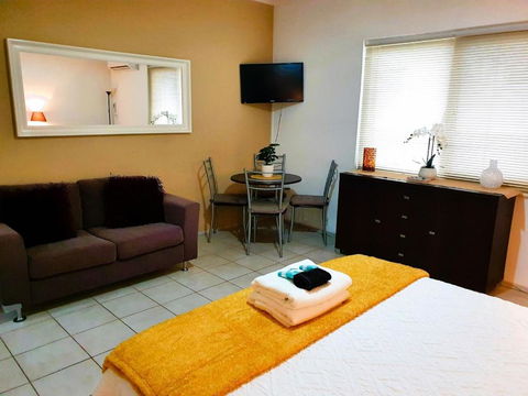 M104 West Perth Studio Apartment Near Kings Park - Holiday Find 1