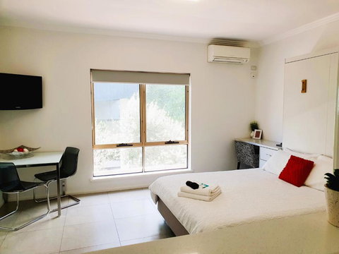 M4 West Perth Studio Apartment Near Kings Park - Holiday Find 3