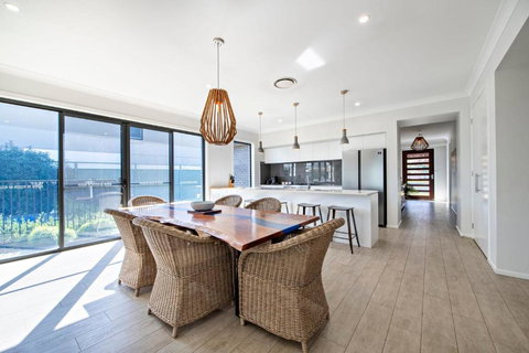 Macquarie Entertainer - Pool Retreat, Pet Friendly - Holiday Find 1